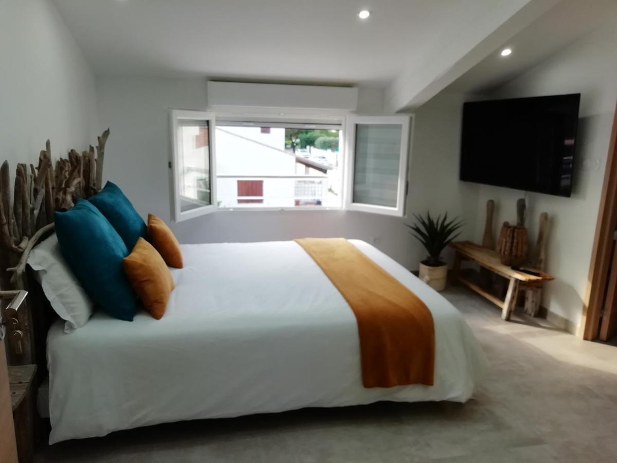 Appartement Au Dessus De La Maison Du Saunier Salin de Giraud Bagian luar foto