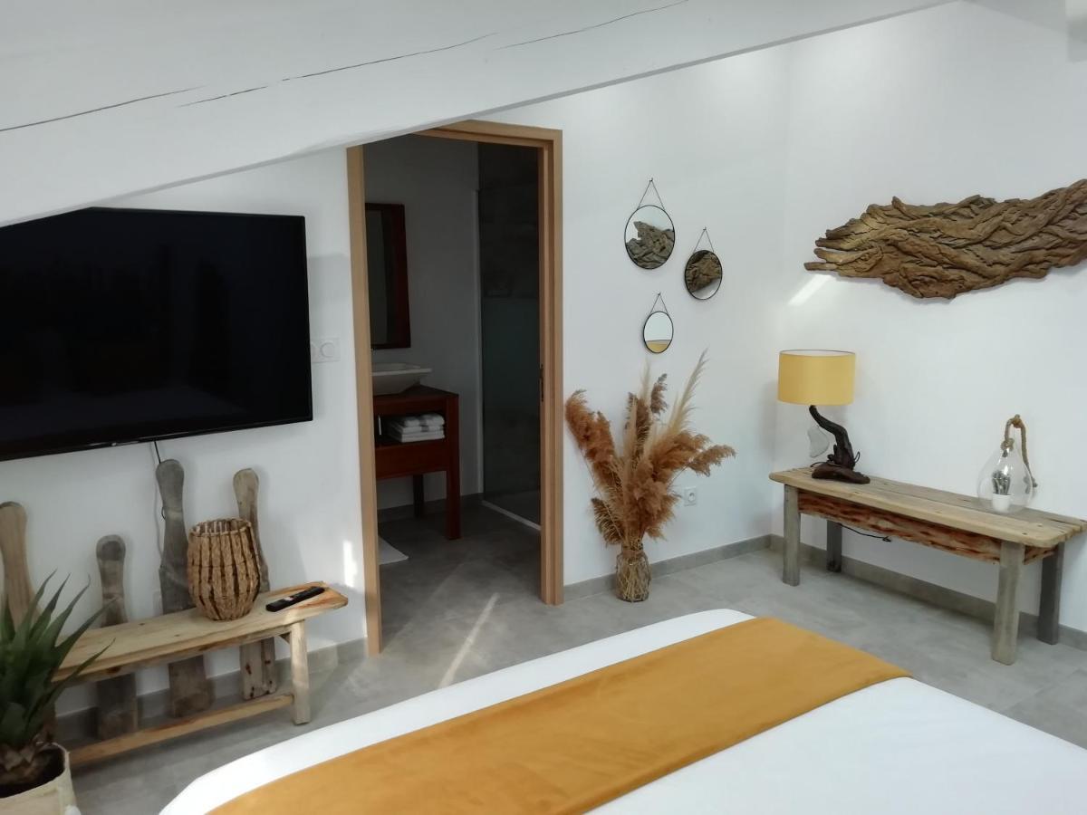 Appartement Au Dessus De La Maison Du Saunier Salin de Giraud Bagian luar foto